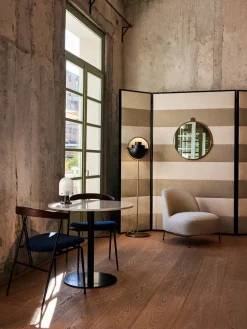 Violin Dining Chair, american walnut fra GUBI