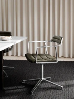 VIPP452 Swivel Chair, curly edition fra Vipp