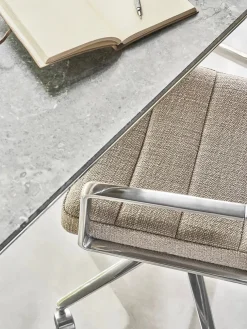 VIPP453 Swivel+ Chair m/sort stel & hjul, sort læder fra Vipp