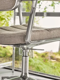 VIPP453 Swivel+ Chair m/sort stel & hjul, sort læder fra Vipp