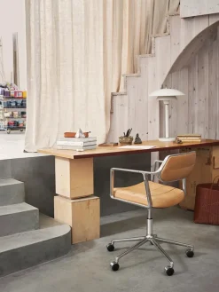 VIPP453 Swivel+ Chair m/sort stel & hjul, sort læder fra Vipp