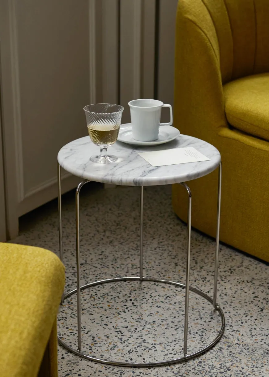 Wire Stool Marble Top VP11 af Verner Panton