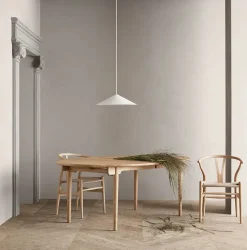 Y-stol CH24, Eg hvidolie af Hans J. Wegner