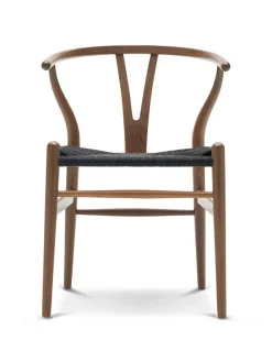 Y-stol CH24, Eg hvidolie med sort flet af Hans J. Wegner