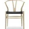 Y-stol CH24 Soft Barley med sort flet af Hans J. Wegner