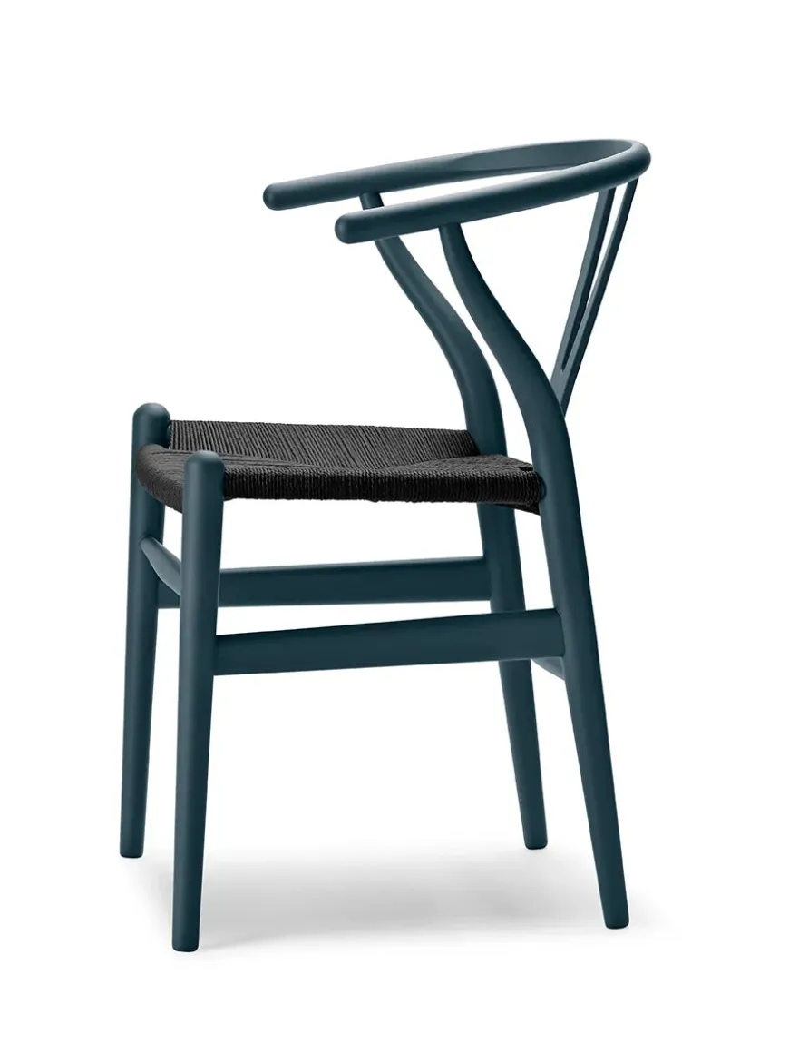 Y-stol CH24 Soft Barley med sort flet af Hans J. Wegner