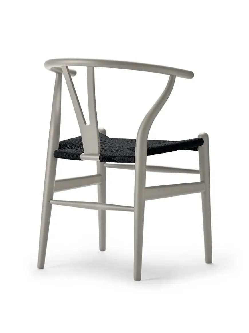 Y-stol CH24 Soft Barley med sort flet af Hans J. Wegner