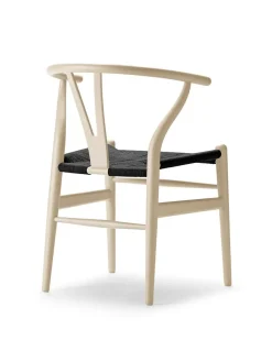 Y-stol CH24 Soft Black med sort flet af Hans J. Wegner