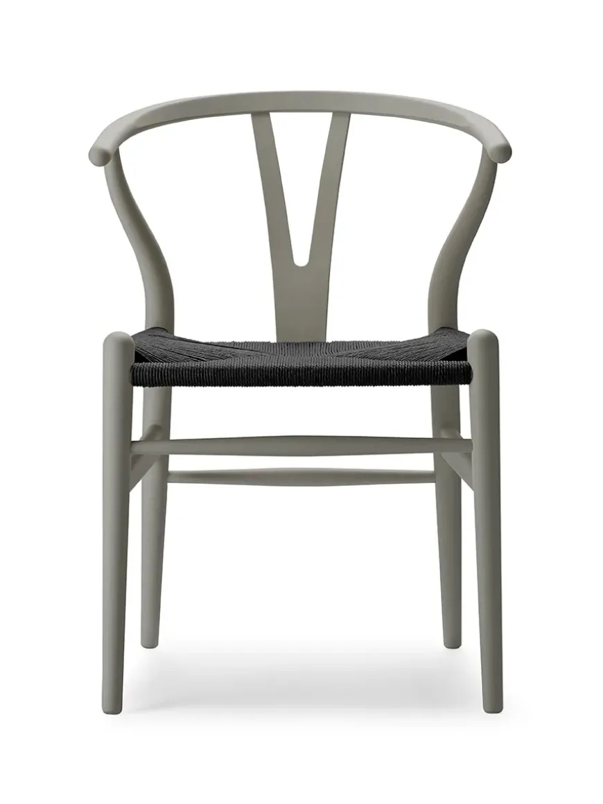Y-stol CH24 Soft Natural White med sort flet af Hans J. Wegner