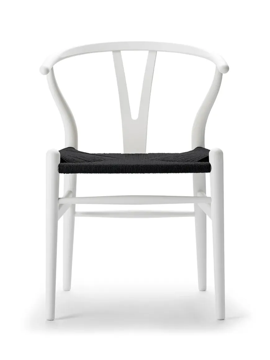 Y-stol CH24 Soft Natural White med sort flet af Hans J. Wegner