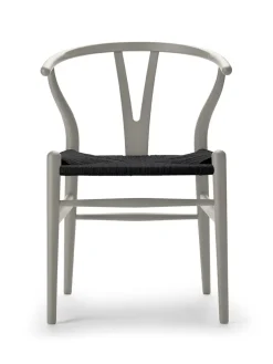 Y-stol CH24 Soft Silver Grey med sort flet af Hans J. Wegner